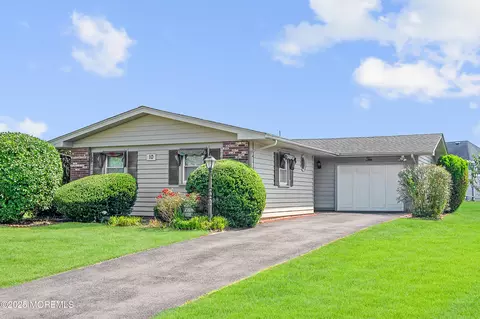 10 Kingsley Ct, Brick, NJ 08724