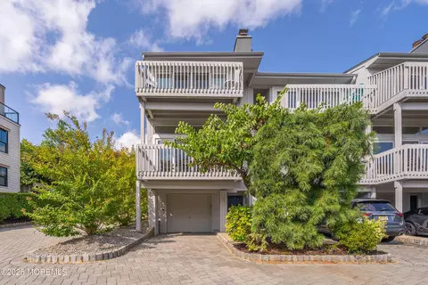 1 Portland Rd #8, Highlands, NJ 07732