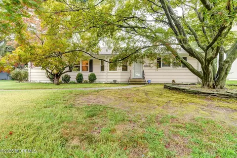 16 Wayside Dr, Brick, NJ 08724 photo 2