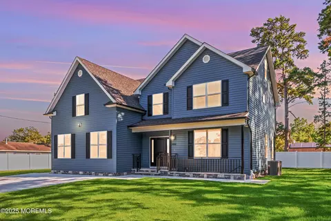 1032 3rd Ave, Toms River, NJ 08757
