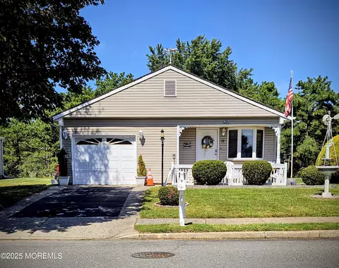 52 Orlando Blvd, Toms River, NJ 08757