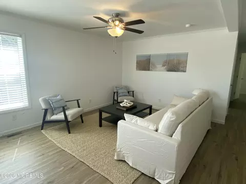 18 Maple Tree Ct, Manahawkin, NJ 08050