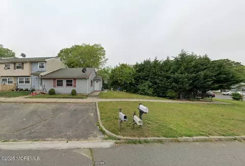 6 Potomac Ct, Barnegat, NJ 08005