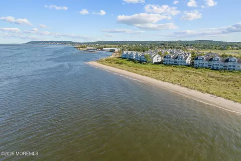 10 Golden Eye Ln, Port Monmouth, NJ 07758