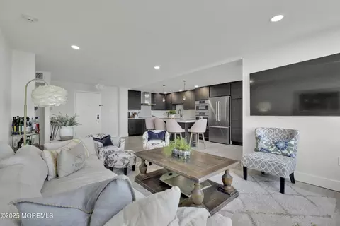 1 Scenic East Dr #1107, Highlands, NJ 07732