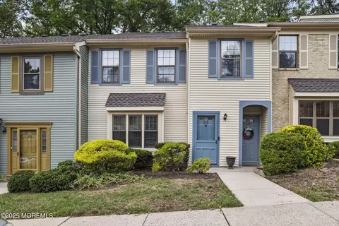 225 Perth Hill Ct, Matawan, NJ 07747
