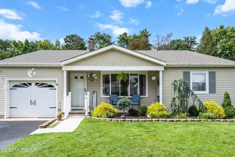 11 Whitaker Dr, Toms River, NJ 08757