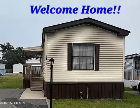 21 Geneva Rd, Lakehurst, NJ 08733