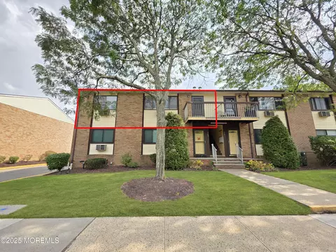 704 Cricket Ln #704, Woodbridge, NJ 07095