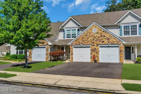 902 Gardenia Dr, Brick, NJ 08724