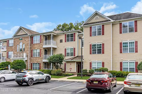 425 Sophee Ln, Lakewood, NJ 08701