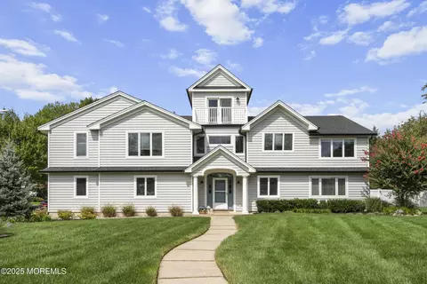 8 Mann Ct, Monmouth Beach, NJ 07750