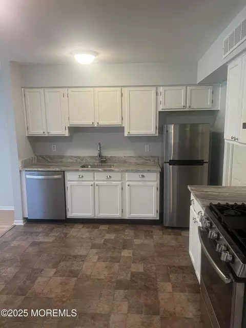 65 Oak Ln, Eatontown, NJ 07724