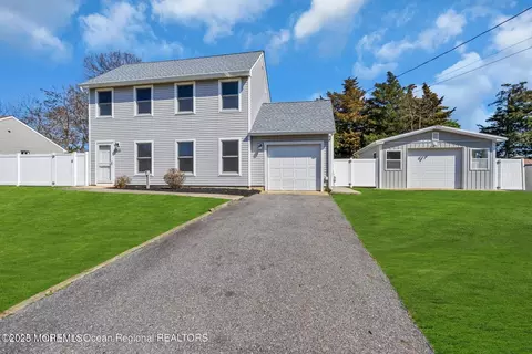 20 Colonial Dr, Little Egg Harbor, NJ 08087