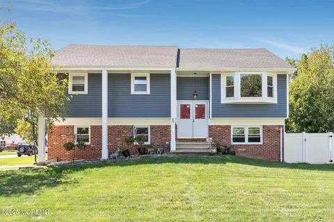 1 Ramble Way, Hazlet, NJ 07730