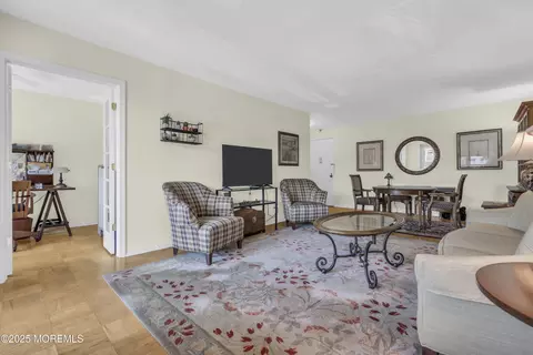 28 Riverside Ave #2F, Red Bank, NJ 07701