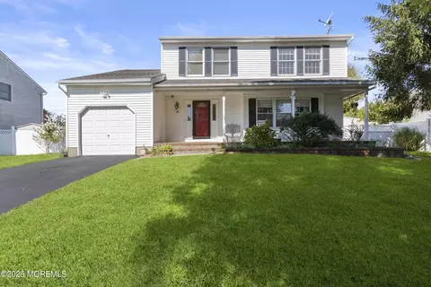 49 Davids Ln, Howell, NJ 07731