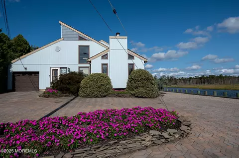 709 Richmond Dr, Forked River, NJ 08731