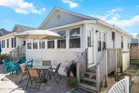 10 Brunswick Pl, Point Pleasant Beach, NJ 08742