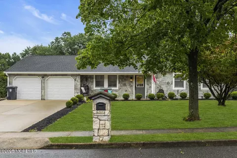 520 Delos Dr, Toms River, NJ 08753