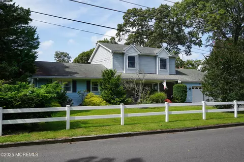598 Robinhood Rd, Brick, NJ 08724