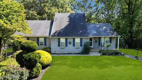 7 Corinne Ct, Jackson, NJ 08527