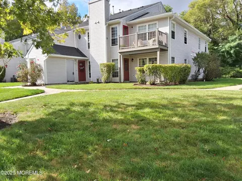 374 Hampton Pl, Morganville, NJ 07751