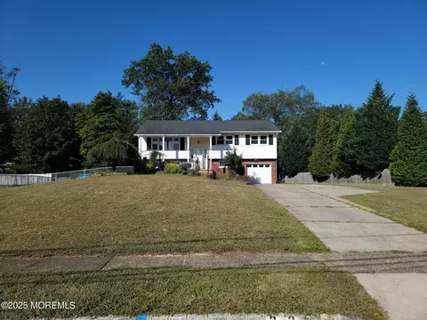 32 Tarrytown Rd, Manalapan, NJ 07726