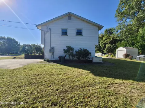 32 Tarrytown Rd, Manalapan, NJ 07726