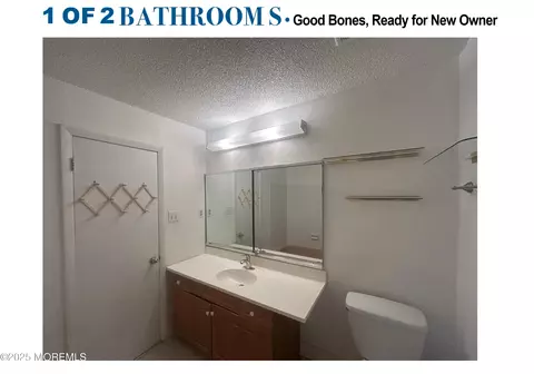 Bath - 38 Coventry Ct, Brick, NJ 08724 photo 1 of 3