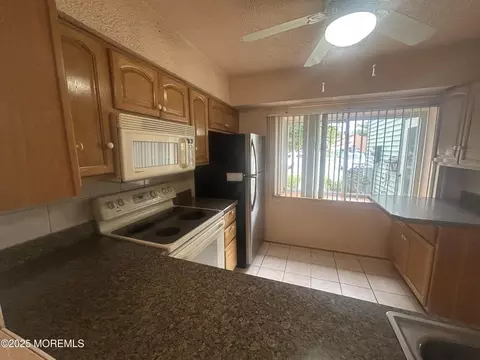 Kitchen - 38 Coventry Ct, Brick, NJ 08724 photo 2 of 2