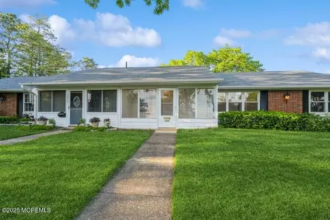 326 Coventry Ct # B, Lakewood, NJ 08701