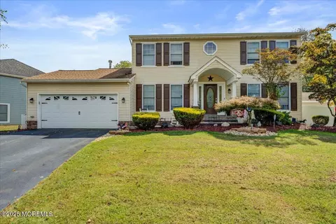9 Hawk Ct, Howell, NJ 07731