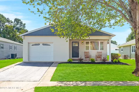9 Banning Ct, Toms River, NJ 08757