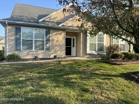 30 Winkle Ct, Whiting, NJ 08759