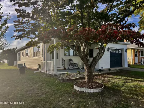 6 San Juan Ct, Toms River, NJ 08757