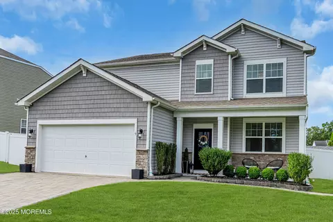 9 Cape Cod Ave, Barnegat, NJ 08005