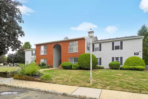 722 Zlotkin Cir #4, Freehold, NJ 07728