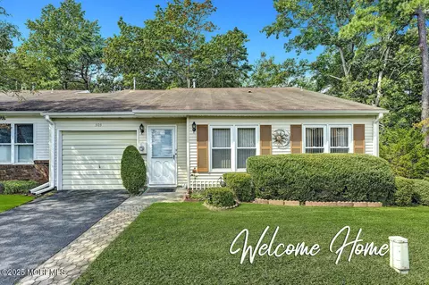 303 Joseph Dr, Lakewood, NJ 08701