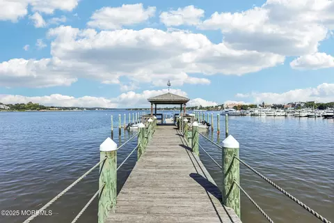 130 Bodman Pl #15, Red Bank, NJ 07701