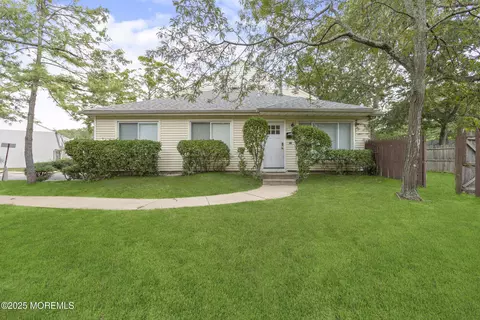 180 Tudor Ct, Lakewood, NJ 08701