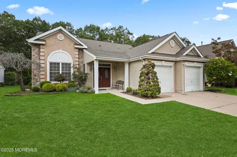 22 Baltusrol Dr, Jackson, NJ 08527