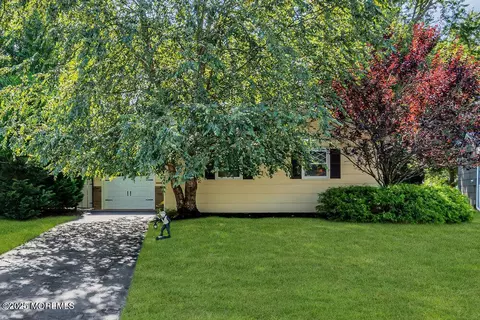 34 Cambridge Ct, Toms River, NJ 08757