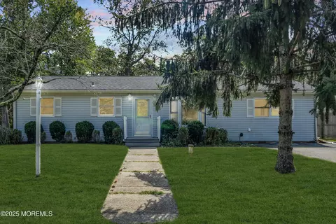 220 Sunset Ln, Howell, NJ 07731