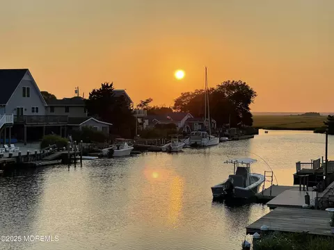 35 W Mohawk Dr, Little Egg Harbor, NJ 08087