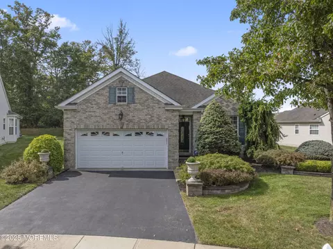 24 Friesan Ct, Manalapan, NJ 07726