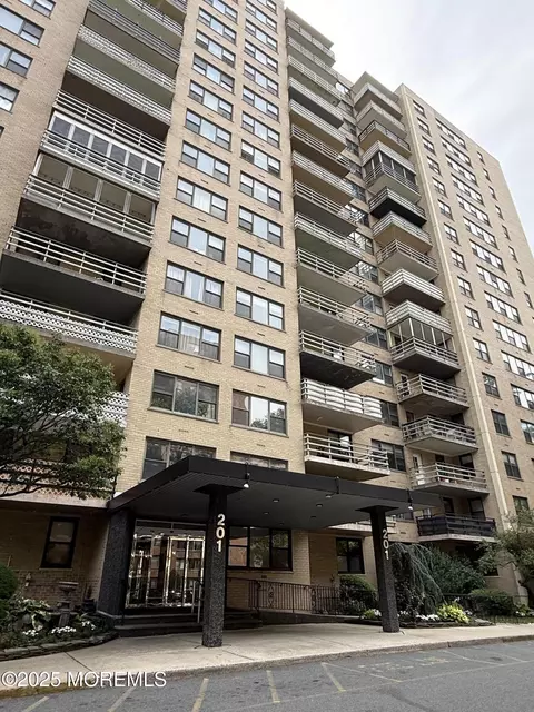 201 St Pauls Ave #8F, Jersey City, NJ 07306