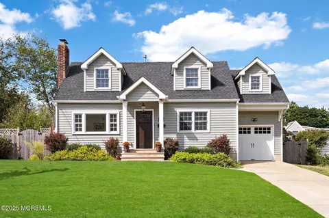 109 Robinson Pl, Shrewsbury, NJ 07702