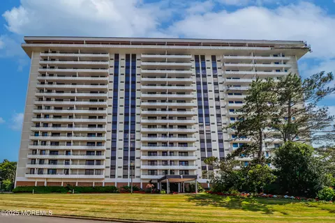 1 Channel Dr #1705, Monmouth Beach, NJ 07750