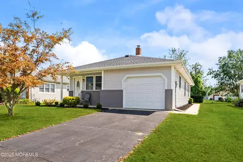 5 Abaco St, Toms River, NJ 08757